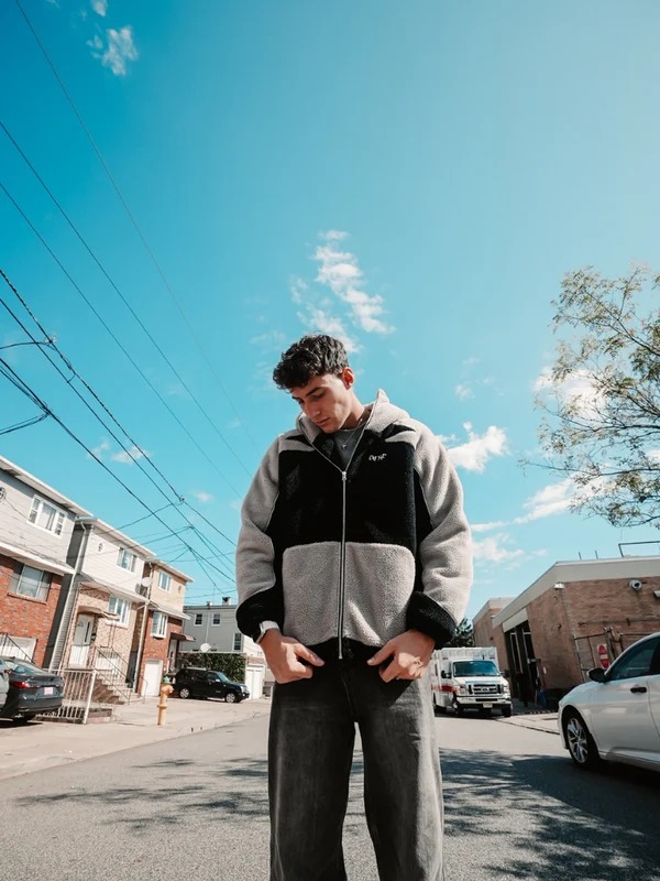 Decarba: Vintage Modern, Street Style, To Wear. 4 imgi 248 81 18782db8 9b09 4cc2 9a18 99aca53db700